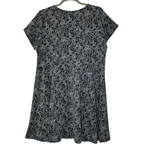 Torrid Double Knit Skater Dress Textured Snake Print Gray & Black Women's 4X NWT - Picture 3 of 11